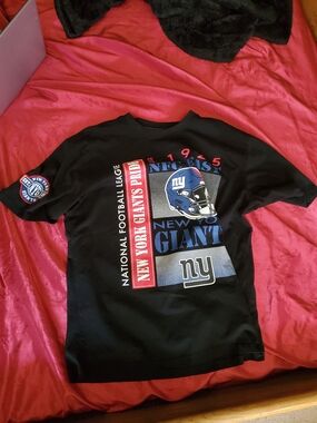 New York Giants Graphic Tee - NFL Shirt